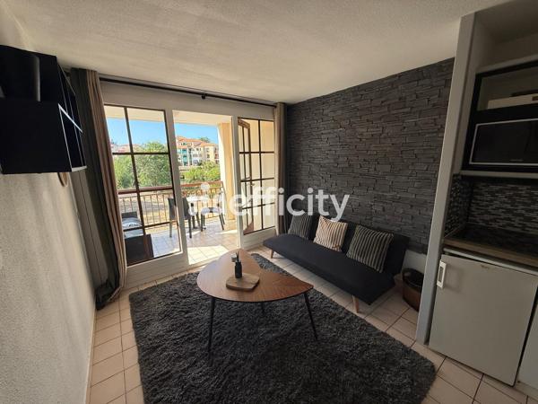 Appartement
         2 pièces
        - 21 m² 96 000 € *