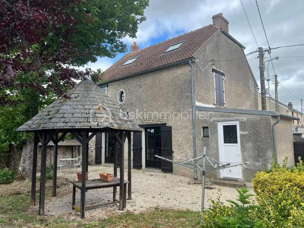 À 15 min sud d'Étampes, ville avec commerces, médecins, écoles. 
Cette charmante maison familiale et conviviale de 160 m² vous propose une entrée, un séjour lumineux avec cheminée, cuisine ouverte, un coin bureau pouvant être transformé en chambre, buanderie et 1 WC. A l'étage on découvre 3 chambres, une salle de bain avec WC et pour finir vous pourrez profiter d'une spacieuse chambre de plus de 45m² au dernier étage. La maison offre egalement une superbe cave voutrée, un grand garage et un beau jardin de 503m² clos de mur et arboré.

Le bien dispose d'un système de chauffage individuel électrique et un vitrage double,  coup de cœur !  Contactez ALEXANDRE CARDONNEL pour plus d’informations.