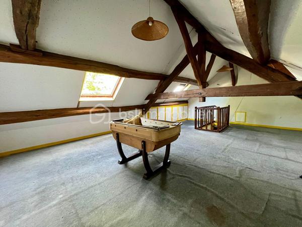 À 15 min sud d'Étampes, ville avec commerces, médecins, écoles. 
Cette charmante maison familiale et conviviale de 160 m² vous propose une entrée, un séjour lumineux avec cheminée, cuisine ouverte, un coin bureau pouvant être transformé en chambre, buanderie et 1 WC. A l'étage on découvre 3 chambres, une salle de bain avec WC et pour finir vous pourrez profiter d'une spacieuse chambre de plus de 45m² au dernier étage. La maison offre egalement une superbe cave voutrée, un grand garage et un beau jardin de 503m² clos de mur et arboré.

Le bien dispose d'un système de chauffage individuel électrique et un vitrage double,  coup de cœur !  Contactez ALEXANDRE CARDONNEL pour plus d’informations.