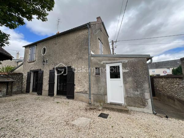 À 15 min sud d'Étampes, ville avec commerces, médecins, écoles. 
Cette charmante maison familiale et conviviale de 160 m² vous propose une entrée, un séjour lumineux avec cheminée, cuisine ouverte, un coin bureau pouvant être transformé en chambre, buanderie et 1 WC. A l'étage on découvre 3 chambres, une salle de bain avec WC et pour finir vous pourrez profiter d'une spacieuse chambre de plus de 45m² au dernier étage. La maison offre egalement une superbe cave voutrée, un grand garage et un beau jardin de 503m² clos de mur et arboré.

Le bien dispose d'un système de chauffage individuel électrique et un vitrage double,  coup de cœur !  Contactez ALEXANDRE CARDONNEL pour plus d’informations.