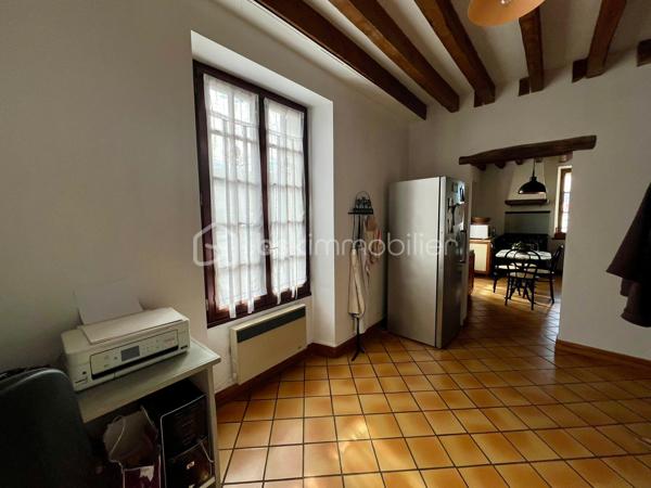 À 15 min sud d'Étampes, ville avec commerces, médecins, écoles. 
Cette charmante maison familiale et conviviale de 160 m² vous propose une entrée, un séjour lumineux avec cheminée, cuisine ouverte, un coin bureau pouvant être transformé en chambre, buanderie et 1 WC. A l'étage on découvre 3 chambres, une salle de bain avec WC et pour finir vous pourrez profiter d'une spacieuse chambre de plus de 45m² au dernier étage. La maison offre egalement une superbe cave voutrée, un grand garage et un beau jardin de 503m² clos de mur et arboré.

Le bien dispose d'un système de chauffage individuel électrique et un vitrage double,  coup de cœur !  Contactez ALEXANDRE CARDONNEL pour plus d’informations.