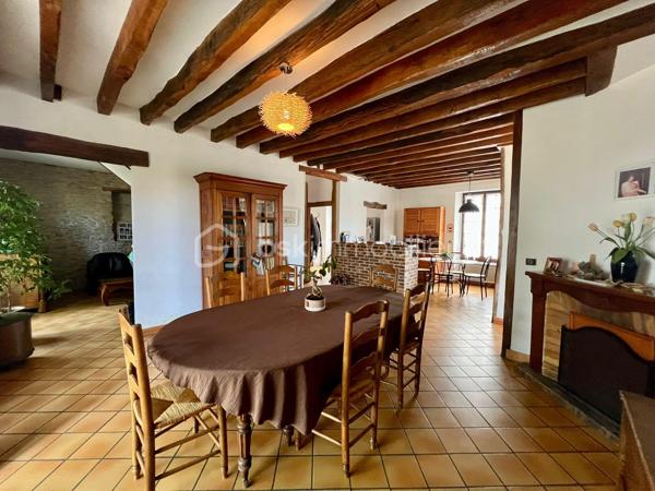 À 15 min sud d'Étampes, ville avec commerces, médecins, écoles. 
Cette charmante maison familiale et conviviale de 160 m² vous propose une entrée, un séjour lumineux avec cheminée, cuisine ouverte, un coin bureau pouvant être transformé en chambre, buanderie et 1 WC. A l'étage on découvre 3 chambres, une salle de bain avec WC et pour finir vous pourrez profiter d'une spacieuse chambre de plus de 45m² au dernier étage. La maison offre egalement une superbe cave voutrée, un grand garage et un beau jardin de 503m² clos de mur et arboré.

Le bien dispose d'un système de chauffage individuel électrique et un vitrage double,  coup de cœur !  Contactez ALEXANDRE CARDONNEL pour plus d’informations.