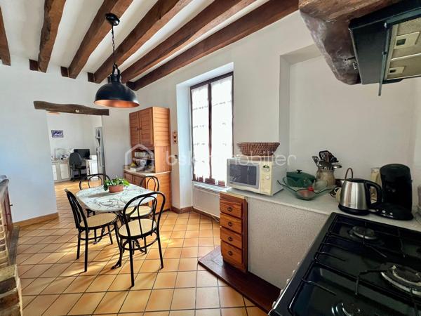 À 15 min sud d'Étampes, ville avec commerces, médecins, écoles. 
Cette charmante maison familiale et conviviale de 160 m² vous propose une entrée, un séjour lumineux avec cheminée, cuisine ouverte, un coin bureau pouvant être transformé en chambre, buanderie et 1 WC. A l'étage on découvre 3 chambres, une salle de bain avec WC et pour finir vous pourrez profiter d'une spacieuse chambre de plus de 45m² au dernier étage. La maison offre egalement une superbe cave voutrée, un grand garage et un beau jardin de 503m² clos de mur et arboré.

Le bien dispose d'un système de chauffage individuel électrique et un vitrage double,  coup de cœur !  Contactez ALEXANDRE CARDONNEL pour plus d’informations.