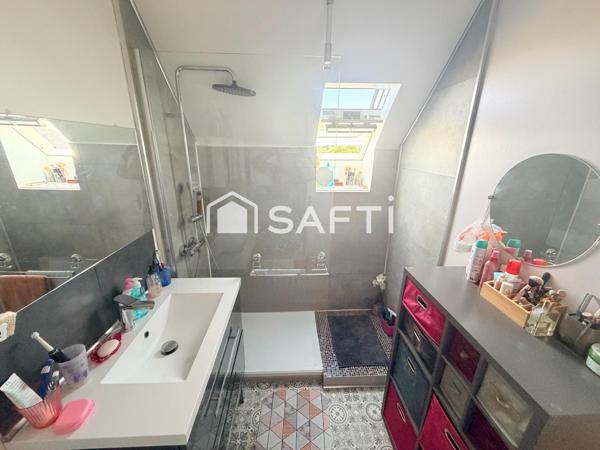 MAISON TRADITIONNELLE DE 77M2, 3 CHAMBRES SUR TERRAIN DE 1490 M2 A SAINT JEAN BREVELAY
