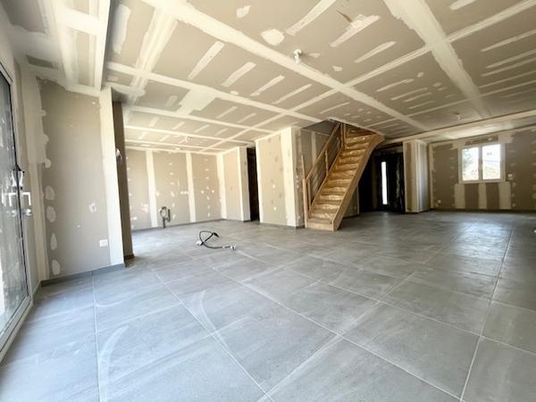 Montlhéry (91310) MONTLHERY CENTRE VILLE - MAISON NEUVE - 121 M2 - F6 - GROSSE OPPORTUNITE - LIVRÉE POUR VOUS SOUS 3 MOIS