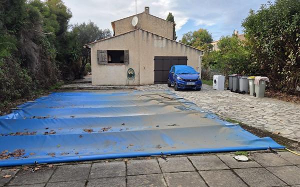 Maison à vendre    4 pièces •  Hyères