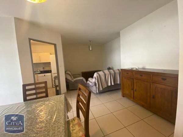 Appartement à louer 2 pièces 48.8m² Saint-Denis (97400)
