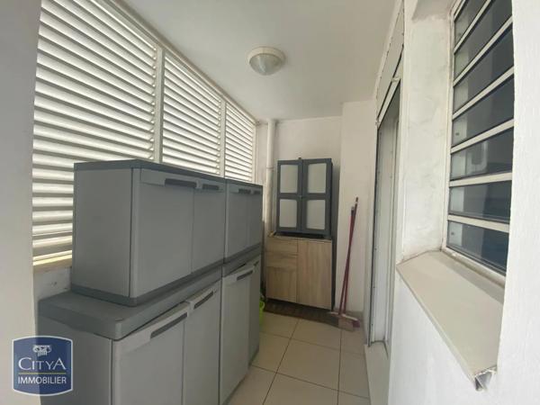 Appartement à louer 2 pièces 48.8m² Saint-Denis (97400)