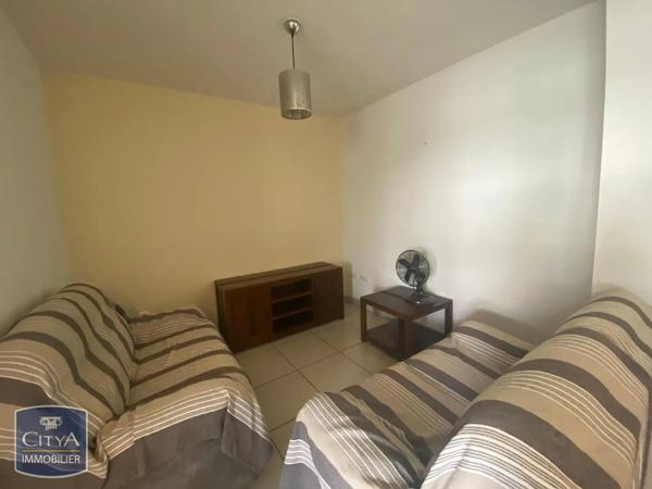 Appartement à louer 2 pièces 48.8m² Saint-Denis (97400)