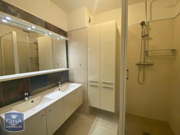 Appartement à louer 2 pièces 48.8m² Saint-Denis (97400)