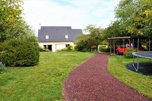 MAISON, AVEC SON GRAND TERRAIN AU CALME !