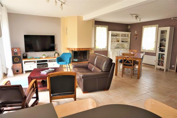 MAISON, AVEC SON GRAND TERRAIN AU CALME !