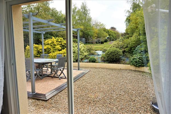 MAISON, AVEC SON GRAND TERRAIN AU CALME !