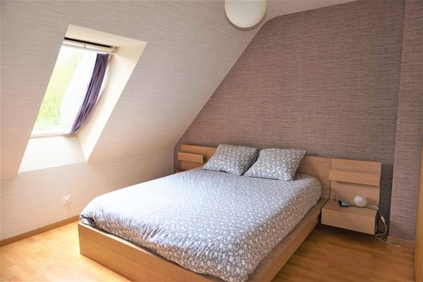 MAISON, AVEC SON GRAND TERRAIN AU CALME !