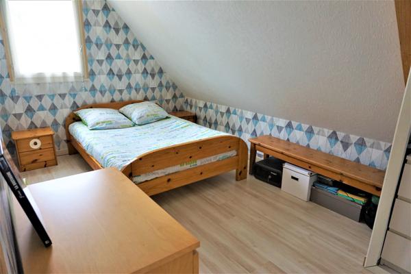 MAISON, AVEC SON GRAND TERRAIN AU CALME !