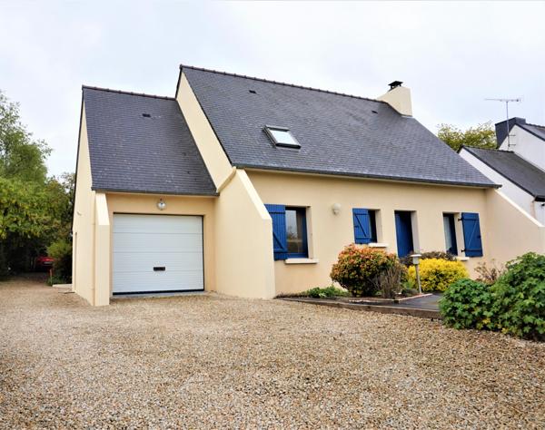 MAISON, AVEC SON GRAND TERRAIN AU CALME !