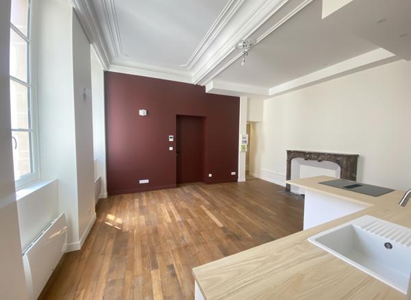 Appartement Dijon 2 pièce(s) 45 m2 Hôtel particulier + cave