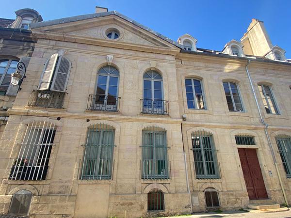 Appartement Dijon 2 pièce(s) 45 m2 Hôtel particulier + cave
