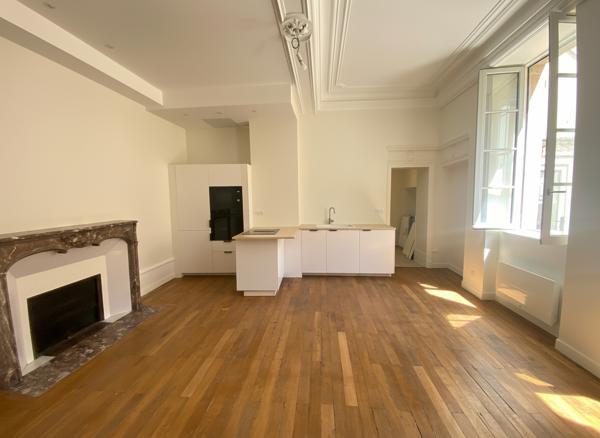 Appartement Dijon 2 pièce(s) 45 m2 Hôtel particulier + cave