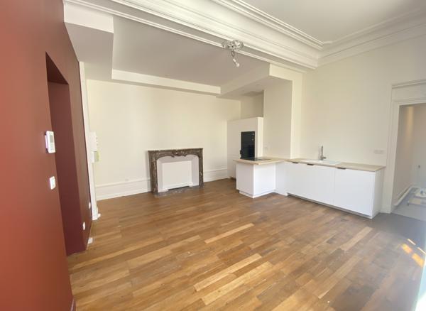 Appartement Dijon 2 pièce(s) 45 m2 Hôtel particulier + cave