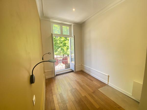 Appartement Dijon 2 pièce(s) 45 m2 Hôtel particulier + cave
