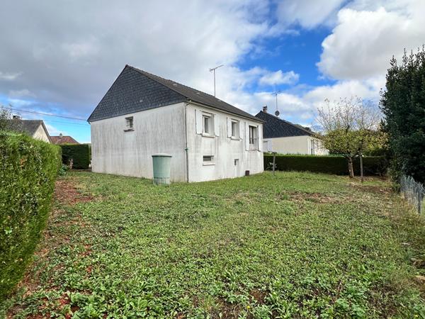 Pavillon sur sous-sol - 90 m² - 3 chambres , Saint denis de gastines