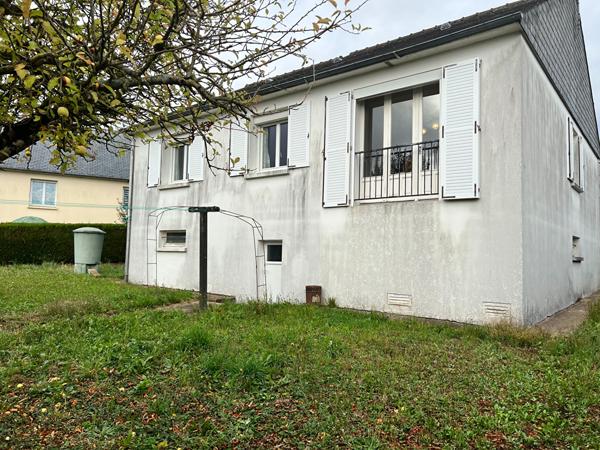 Pavillon sur sous-sol - 90 m² - 3 chambres , Saint denis de gastines