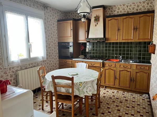 Pavillon sur sous-sol - 90 m² - 3 chambres , Saint denis de gastines
