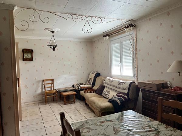 Pavillon sur sous-sol - 90 m² - 3 chambres , Saint denis de gastines