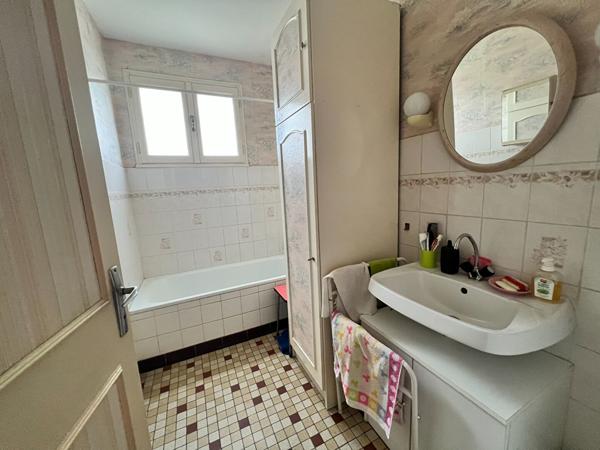Pavillon sur sous-sol - 90 m² - 3 chambres , Saint denis de gastines