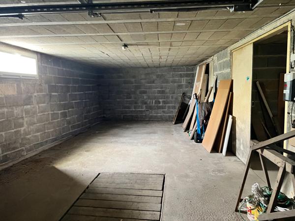 Pavillon sur sous-sol - 90 m² - 3 chambres , Saint denis de gastines