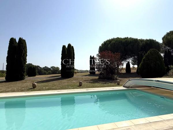 Propriété remarquable sur 2,5 Ha avec piscine!