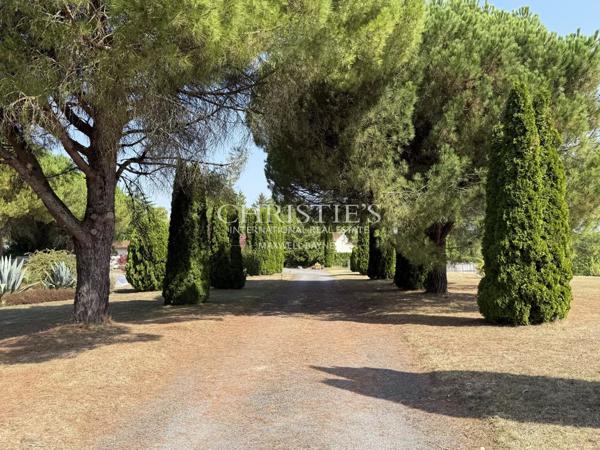 Propriété remarquable sur 2,5 Ha avec piscine!