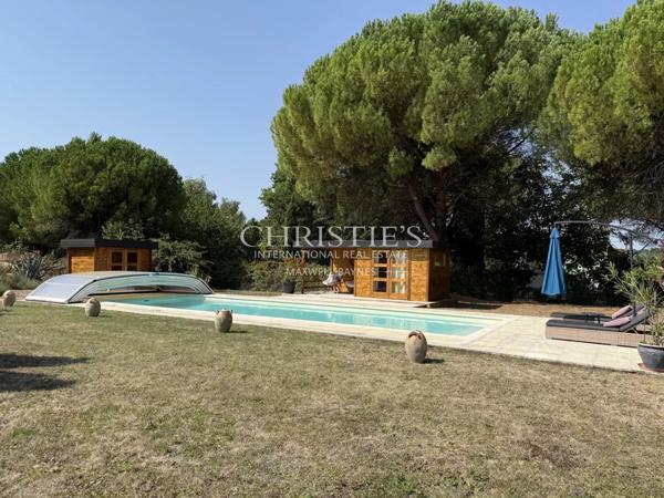 Propriété remarquable sur 2,5 Ha avec piscine!