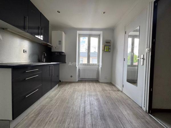 Vente                                                      Immeuble
                        
                     4 pièces                      113 m2                     à Reims