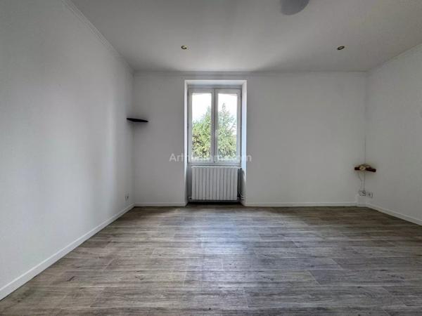 Vente                                                      Immeuble
                        
                     4 pièces                      113 m2                     à Reims