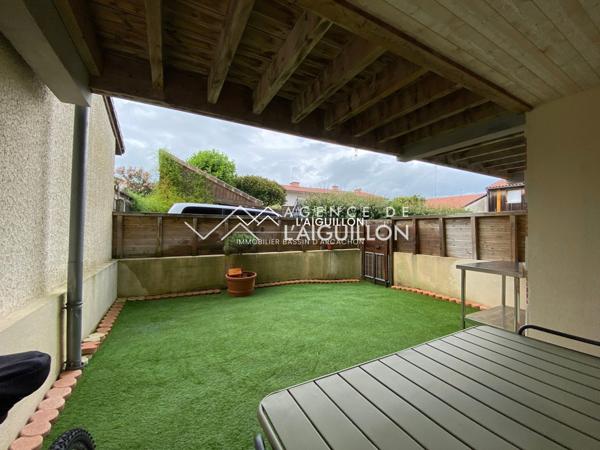 Apt. 3 pièces avec terrasse et 2 places de parking