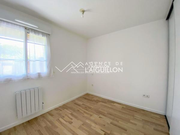 Apt. 3 pièces avec terrasse et 2 places de parking