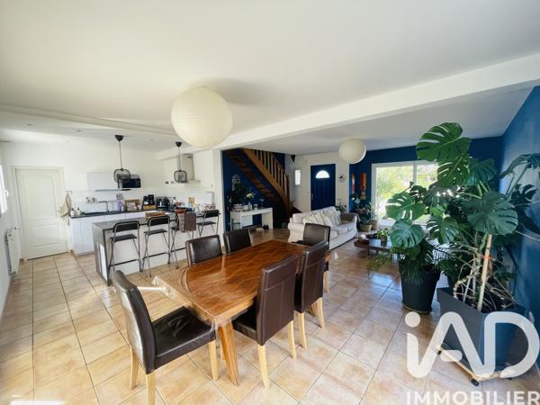 Maison à vendre 7 pièces 152 m² Saint-Pantaléon-de-Larche