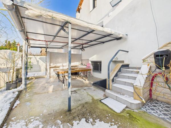 MAISON DE PRESTIGE – RÉNOVATION INTÉGRALE – FINITIONS HAUT DE GAMME – INSERT – CLIMATISATION RÉVERSIBLE – CHAUDIÈRE RÉCENTE – CUISINES ÉQUIPÉES – SALLES DE BAINS NEUVES – CUISINE D’ÉTÉ – FOUR À PIZZA
