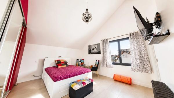MAISON DE PRESTIGE – RÉNOVATION INTÉGRALE – FINITIONS HAUT DE GAMME – INSERT – CLIMATISATION RÉVERSIBLE – CHAUDIÈRE RÉCENTE – CUISINES ÉQUIPÉES – SALLES DE BAINS NEUVES – CUISINE D’ÉTÉ – FOUR À PIZZA