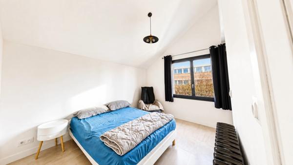 MAISON DE PRESTIGE – RÉNOVATION INTÉGRALE – FINITIONS HAUT DE GAMME – INSERT – CLIMATISATION RÉVERSIBLE – CHAUDIÈRE RÉCENTE – CUISINES ÉQUIPÉES – SALLES DE BAINS NEUVES – CUISINE D’ÉTÉ – FOUR À PIZZA