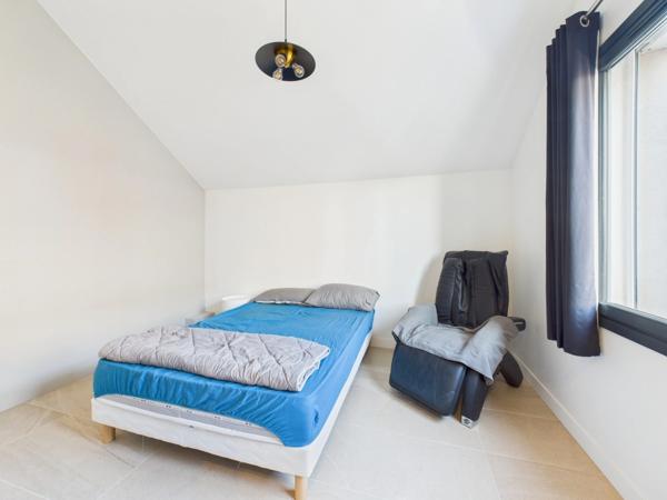 MAISON DE PRESTIGE – RÉNOVATION INTÉGRALE – FINITIONS HAUT DE GAMME – INSERT – CLIMATISATION RÉVERSIBLE – CHAUDIÈRE RÉCENTE – CUISINES ÉQUIPÉES – SALLES DE BAINS NEUVES – CUISINE D’ÉTÉ – FOUR À PIZZA