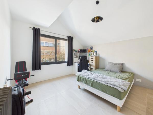 MAISON DE PRESTIGE – RÉNOVATION INTÉGRALE – FINITIONS HAUT DE GAMME – INSERT – CLIMATISATION RÉVERSIBLE – CHAUDIÈRE RÉCENTE – CUISINES ÉQUIPÉES – SALLES DE BAINS NEUVES – CUISINE D’ÉTÉ – FOUR À PIZZA