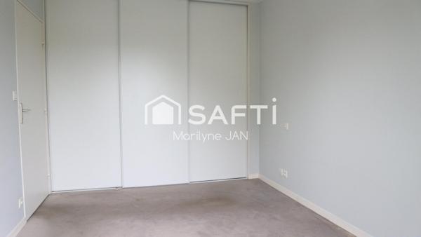 A Tinténiac, appartement proche des commodités.