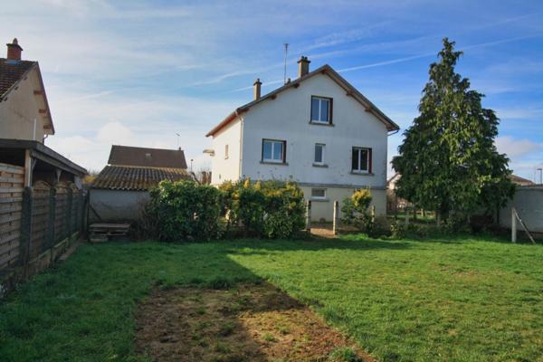 Maison 3 chambres, 114 m² à proximité directe des commodités.