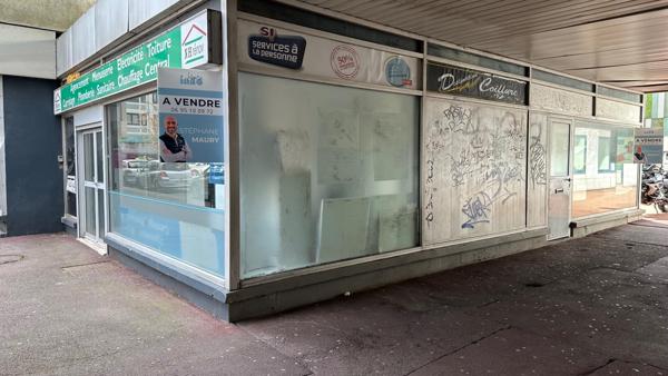 LOCAL COMMERCIAL LOUÉ – INVESTISSEMENT LOCATIF RENTABLE – TOURCOING CENTRE