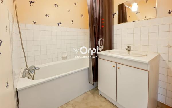 Appartement à vendre    3 pièces •  Montluçon