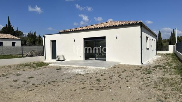 Maison T4 plain pied avec garage et terrain 360 m² clos