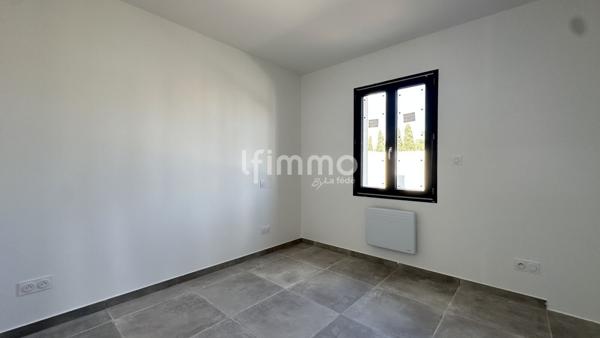 Maison T4 plain pied avec garage et terrain 360 m² clos